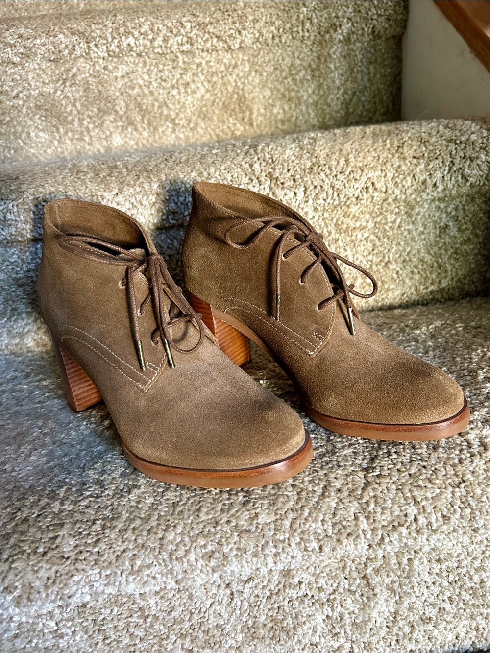 Women’s Johnston & Murphy Lace Up Ankle Boot in brown suede